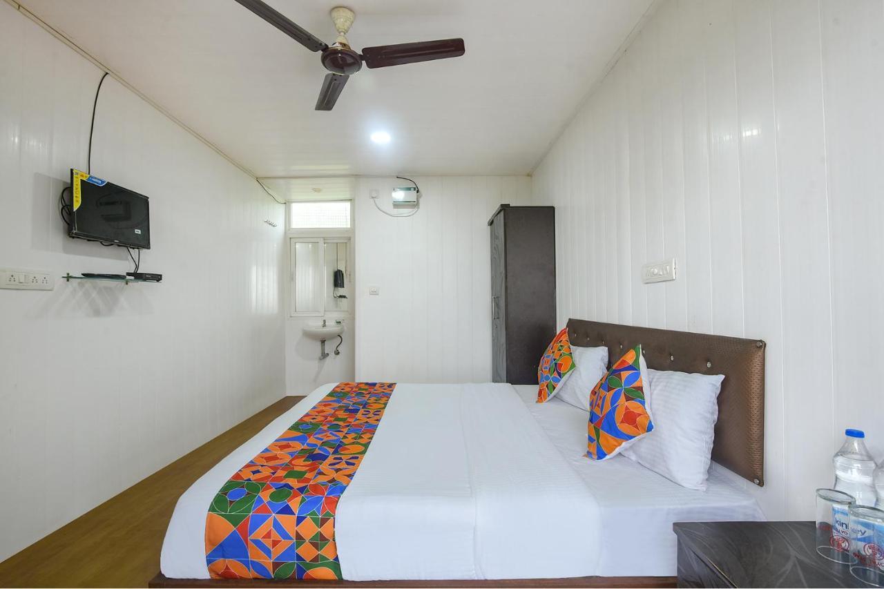 Отель Fabexpress Vincy Palace, Mandrem Beach Экстерьер фото